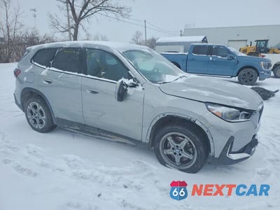 Czwarte zdjęcie samochodu z boku: 2023 BMW X1 XDRIVE28I VIN:WBX73EF05P5X86159 - miniatura