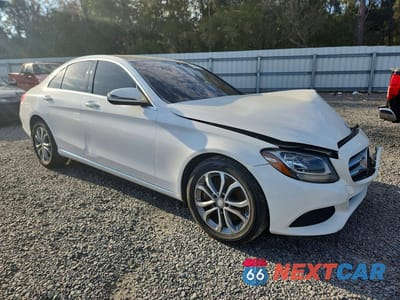 Czwarte zdjęcie samochodu z boku: 2017 MERCEDES-BENZ C 300 4MATIC VIN:WDDWF4KBXHR284605 - miniatura