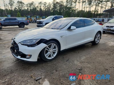 2014 TESLA MODEL S 5YJSA1H17EFP50464 - główne zdjęcie licytacji z USA - miniatura