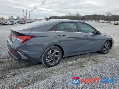 Trzecie zdjęcie samochodu z tyłu: 2025 HYUNDAI ELANTRA LIMITED VIN:KMHLP4DG0SU074324 - miniatura