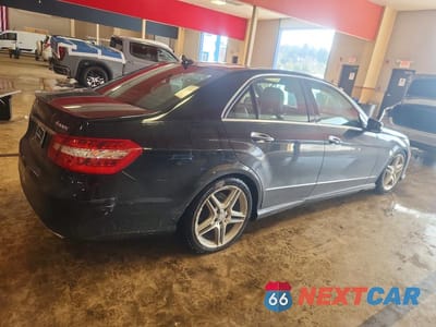 Trzecie zdjęcie samochodu z tyłu: 2011 MERCEDES-BENZ E 550 4MATIC VIN:WDDHF9AB5BA356484 - miniatura
