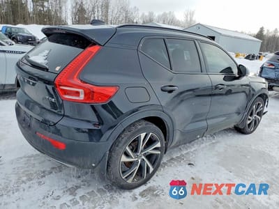 Trzecie zdjęcie samochodu z tyłu: 2020 VOLVO XC40 T5 R-DESIGN VIN:YV4162UM0L2337558 - miniatura