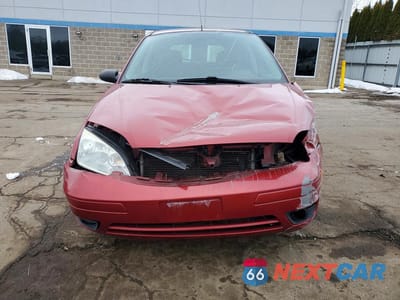 Piąte zdjęcie samochodu w środku: 2005 FORD FOCUS ZX5 VIN:3FAHP37N35R126030 - miniatura