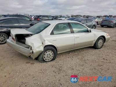 Trzecie zdjęcie samochodu z tyłu: 1999 TOYOTA CAMRY LE VIN:JT2BG28K7X0350945 - miniatura