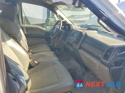 Piąte zdjęcie samochodu w środku: 2019 FORD F550 SUPER DUTY FLATBED TRUCK VIN:1FD0W5HT4KEF73141 - miniatura