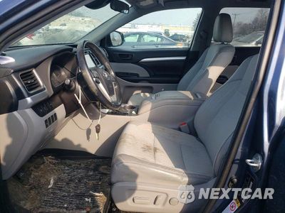 Zdjęcie 7 z 12 samochodu: 2018 TOYOTA HIGHLANDER LE VIN:5TDBZRFH1JS908763 - miniatura