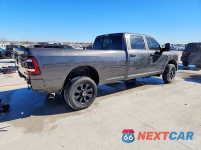 Trzecie zdjęcie samochodu z tyłu: 2024 RAM 3500 LARAMIE VIN:3C63R3JL7RG122156 - miniatura
