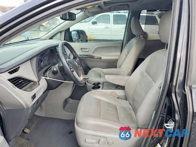 Zdjęcie 7 z 12 samochodu: 2020 TOYOTA SIENNA XLE VIN:5TDYZ3DC4LS063778 - miniatura