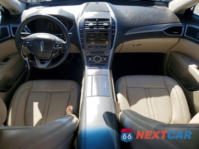 Zdjęcie 8 z 14 samochodu: 2019 LINCOLN MKZ VIN:3LN6L5A9XKR604410 - miniatura