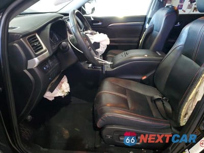 Zdjęcie 7 z 12 samochodu: 2019 TOYOTA HIGHLANDER SE VIN:5TDJZRFH8KS608974 - miniatura