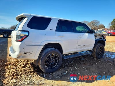 Trzecie zdjęcie samochodu z tyłu: 2019 TOYOTA 4RUNNER SR5/SR5 PREMIUM VIN:JTEBU5JR8K5627781 - miniatura