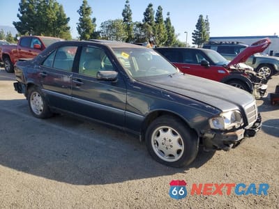 Czwarte zdjęcie samochodu z boku: 1996 MERCEDES-BENZ C 220 VIN:WDBHA22EXTF431871 - miniatura