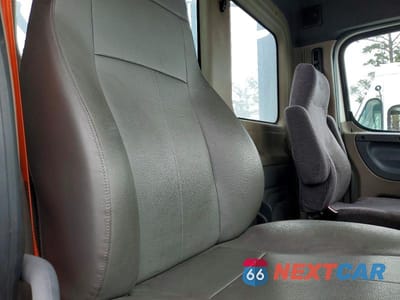 Zdjęcie 6 z 10 samochodu: 2016 FREIGHTLINER CASCADIA 125 SEMI TRUCK VIN:1FUBGEDV9GLHC5622 - miniatura