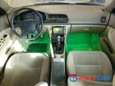 Zdjęcie 8 z 11 samochodu: 1996 HONDA ACCORD LX VIN:1HGCD5535TA137145 - miniatura