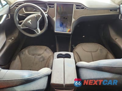 Zdjęcie 8 z 12 samochodu: 2013 TESLA MODEL S VIN:5YJSA1AG7DFP13525 - miniatura