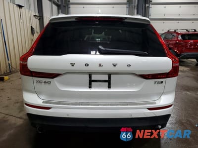 Zdjęcie 6 z 12 samochodu: 2018 VOLVO XC60 T5 MOMENTUM VIN:YV4102RK1J1089509 - miniatura