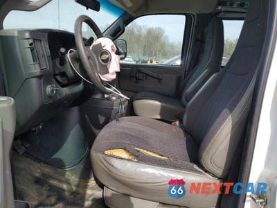 Zdjęcie 7 z 14 samochodu: 2018 CHEVROLET EXPRESS 2500 CARGO DELIVERY VAN VIN:1GCWGAFGXJ1904174 - miniatura