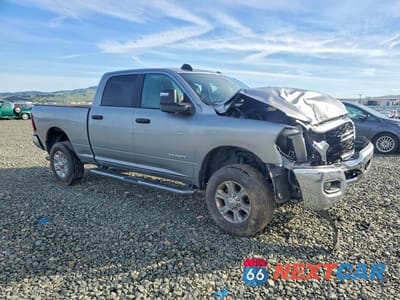 Czwarte zdjęcie samochodu z boku: 2024 RAM 2500 BIG HORN VIN:3C6UR5DJ6RG386835 - miniatura