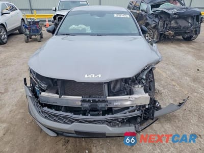 Piąte zdjęcie samochodu w środku: 2023 KIA K5 GT LINE VIN:5XXG64J27PG174953 - miniatura