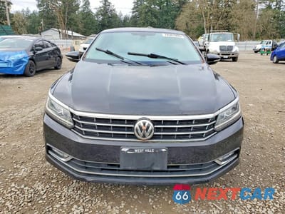 Piąte zdjęcie samochodu w środku: 2018 VOLKSWAGEN PASSAT SE VIN:1VWBA7A35JC029157 - miniatura