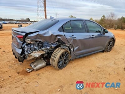 Trzecie zdjęcie samochodu z tyłu: 2025 TOYOTA COROLLA XSE VIN:5YFT4MCE0SP242716 - miniatura