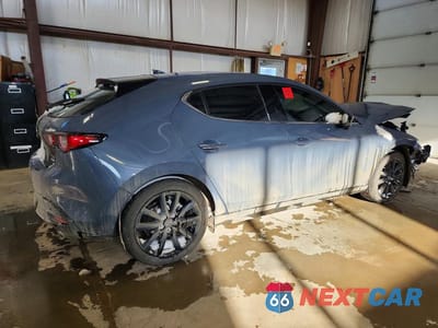 Trzecie zdjęcie samochodu z tyłu: 2025 MAZDA 3 GT VIN:JM1BPBMYXS1796785 - miniatura