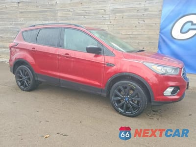 Czwarte zdjęcie samochodu z boku: 2019 FORD ESCAPE SE VIN:1FMCU9GD5KUA79901 - miniatura