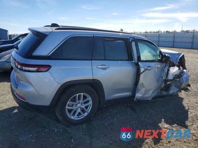 Trzecie zdjęcie samochodu z tyłu: 2025 JEEP GRAND CHEROKEE LAREDO VIN:1C4RJHAG7SC275753 - miniatura