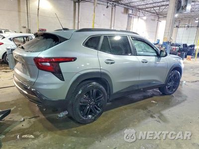 Trzecie zdjęcie samochodu z tyłu: 2025 CHEVROLET TRAX ACTIV VIN:KL77LKEP5SC341870 - miniatura