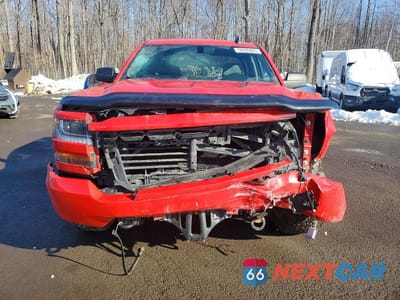 Piąte zdjęcie samochodu w środku: 2018 CHEVROLET SILVERADO K1500 CUSTOM VIN:1GCVKPEC0JZ333601 - miniatura