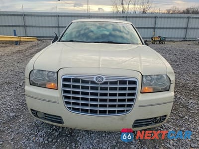 Piąte zdjęcie samochodu w środku: 2010 CHRYSLER 300 TOURING VIN:2C3CA4CD6AH330601 - miniatura