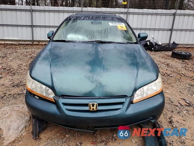 Piąte zdjęcie samochodu w środku: 2002 HONDA ACCORD EX VIN:1HGCG165X2A009577 - miniatura