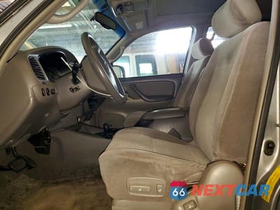 Zdjęcie 7 z 12 samochodu: 2004 TOYOTA SEQUOIA SR5 VIN:5TDBT44A44S210176 - miniatura