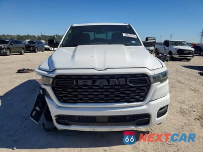 Piąte zdjęcie samochodu w środku: 2025 RAM 1500 TRADESMAN VIN:1C6RREGG1SN647646 - miniatura