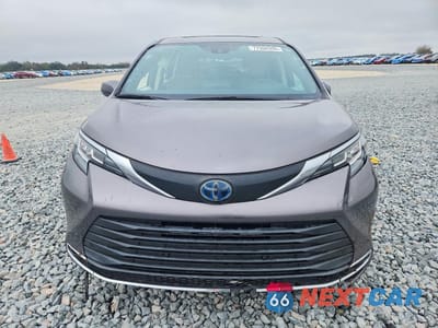 Piąte zdjęcie samochodu w środku: 2021 TOYOTA SIENNA XLE VIN:5TDYRKEC4MS018043 - miniatura