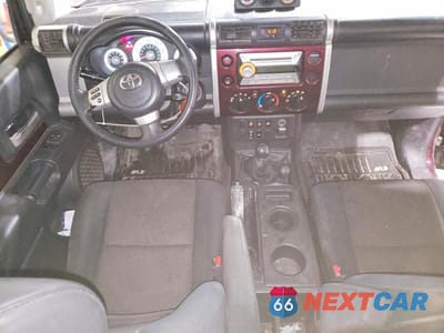 Zdjęcie 8 z 13 samochodu: 2007 TOYOTA FJ CRUISER VIN:JTEBU11F370027172 - miniatura