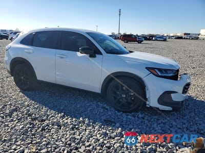 Czwarte zdjęcie samochodu z boku: 2025 HONDA HR-V SPORT VIN:3CZRZ1H52SM701054 - miniatura