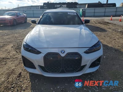 Piąte zdjęcie samochodu w środku: 2024 BMW I4 M50 VIN:WBY33AW08RFS41704 - miniatura