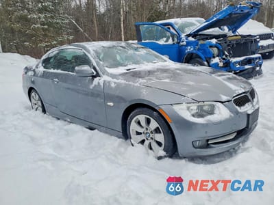 Czwarte zdjęcie samochodu z boku: 2012 BMW 335 I VIN:WBADX7C50CE744070 - miniatura