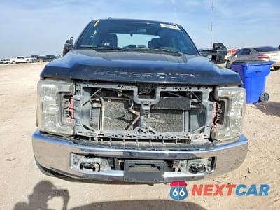 Piąte zdjęcie samochodu w środku: 2017 FORD F250 SUPER DUTY VIN:1FT7W2B69HEB28410 - miniatura