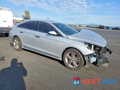 Czwarte zdjęcie samochodu z boku: 2018 HYUNDAI SONATA SPORT VIN:5NPE34AF8JH642543 - miniatura