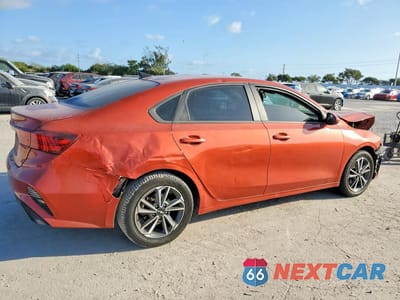 Trzecie zdjęcie samochodu z tyłu: 2023 KIA FORTE LXS VIN:3KPF24AD6PE581051 - miniatura