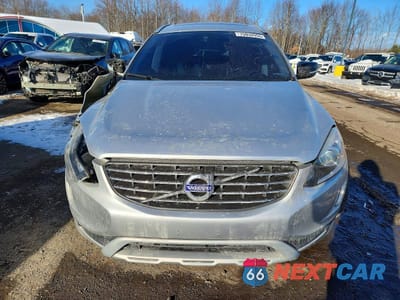 Piąte zdjęcie samochodu w środku: 2017 VOLVO XC60 T6 DYNAMIC VIN:YV449MRR5H2127095 - miniatura