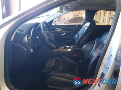 Zdjęcie 7 z 12 samochodu: 2016 MERCEDES-BENZ C 300 4MATIC VIN:55SWF4KB7GU120080 - miniatura