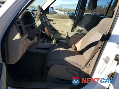 Zdjęcie 7 z 13 samochodu: 2011 JEEP LIBERTY SPORT VIN:1J4PN2GK4BW536110 - miniatura