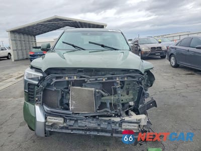 Piąte zdjęcie samochodu w środku: 2023 TOYOTA TUNDRA CREWMAX LIMITED VIN:5TFJA5DBXPX104037 - miniatura