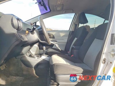 Zdjęcie 7 z 12 samochodu: 2013 TOYOTA PRIUS C VIN:JTDKDTB30D1550823 - miniatura