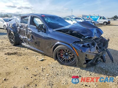 Czwarte zdjęcie samochodu z boku: 2024 BMW X6 M COMPETITION VIN:5YM23ET03R9S29717 - miniatura