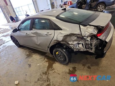 Drugie zdjęcie samochodu z przodu: 2023 HYUNDAI ELANTRA SEL VIN:5NPLM4AG9PH100552 - miniatura