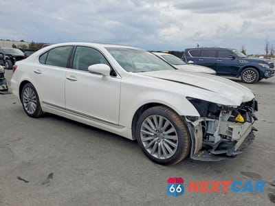 Czwarte zdjęcie samochodu z boku: 2015 LEXUS LS 460 BASE VIN:JTHCL5EF2F5024776 - miniatura